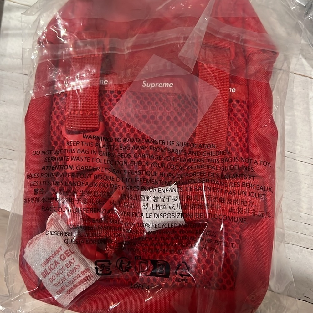 Supreme Red Camera Bag & Sticker NWT - Picture 5 of 7